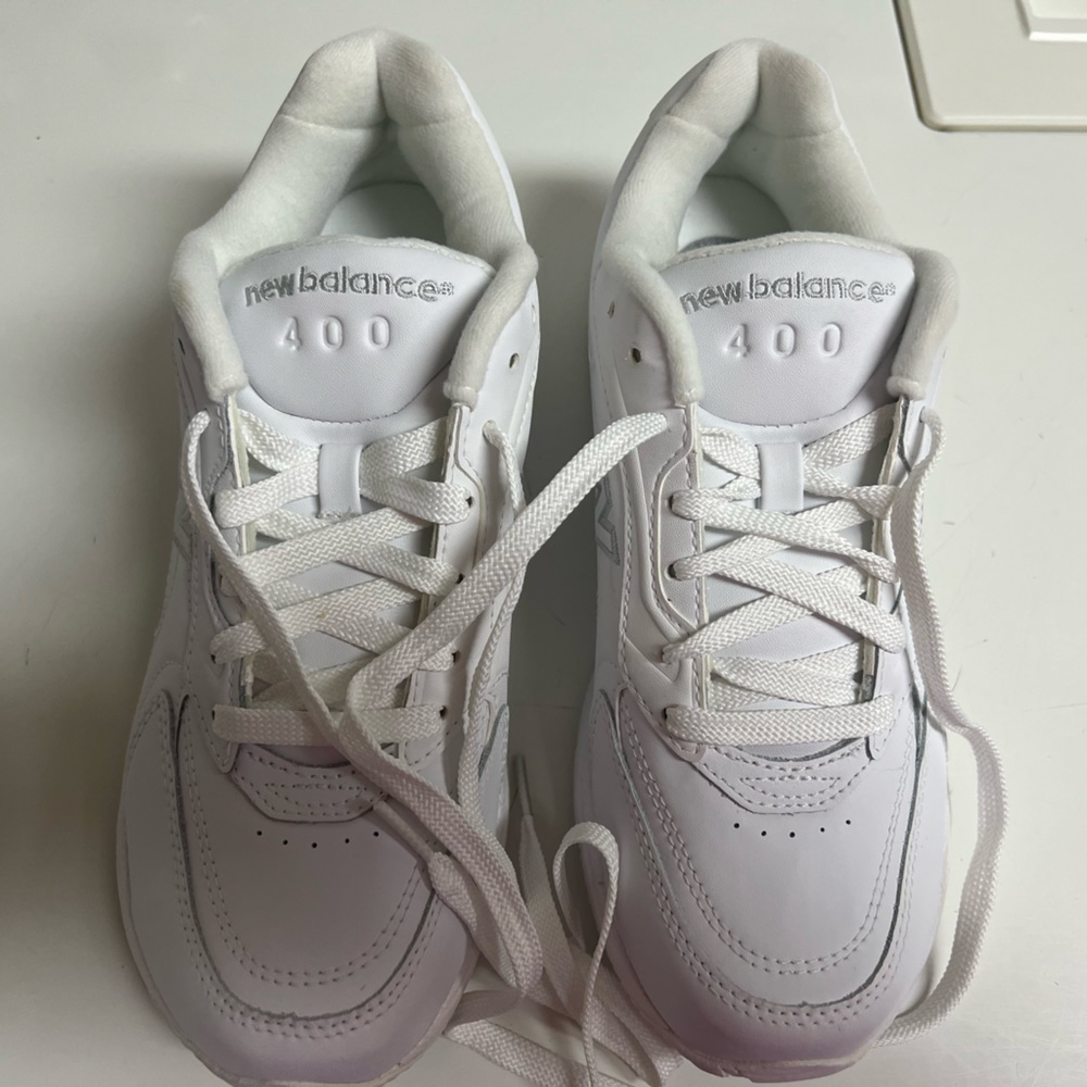 New in box women’s New Balance 400 shoes, white size 8.5 D